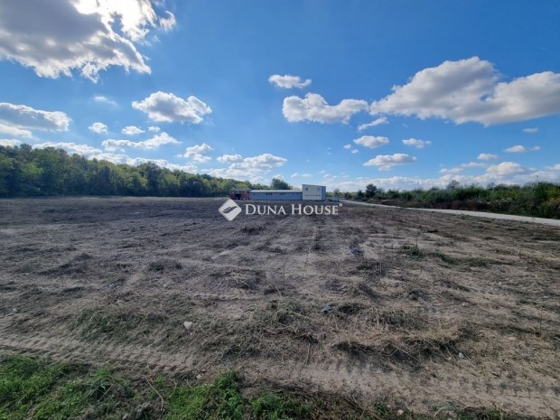 G�rdonyi 4000 nm-es ipari ter�let elad�