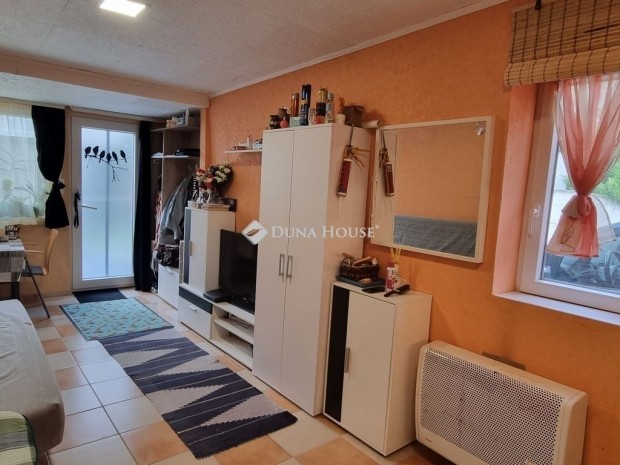 G�rdonyi 48 nm-es lak�s elad�