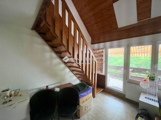 G�rdonyi elad� 42 nm-es lak�s