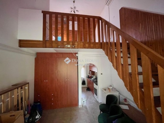 G�rdonyi elad� 42 nm-es lak�s