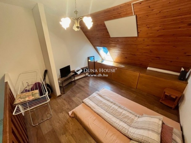 G�rdonyi elad� 42 nm-es lak�s