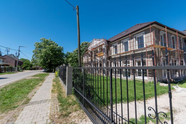 G�rdonyi elad� �j �p�t�s� t�gla t�rsash�zi lak�s