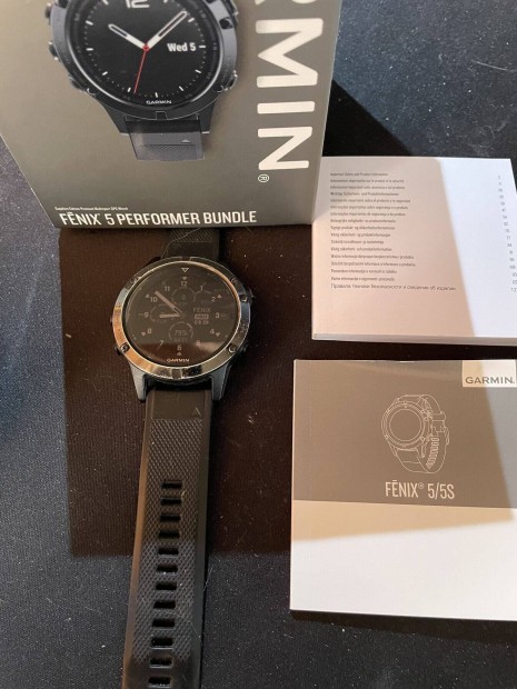 Garmin Fenix 5 fekete szijjal tartozekaival elado dobozaban