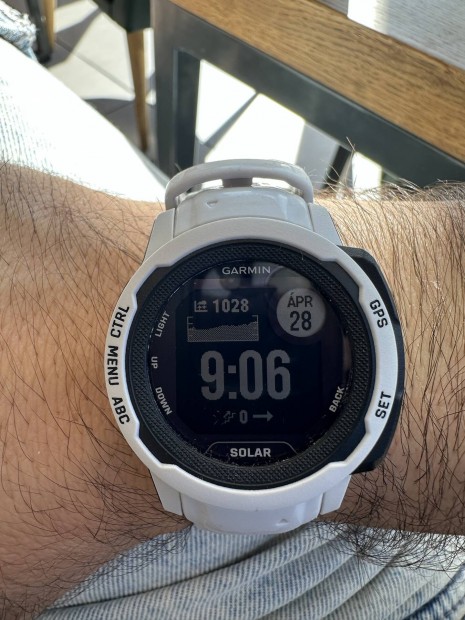 Garmin Instinct 2S Solar típusú sportóra, karcmentes állapotban