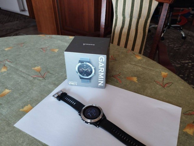 Garmin fnix 5 sportra elad