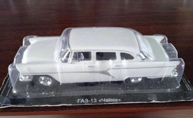 Gaz 13 csajka feher kisauto modell 1/43 Elad