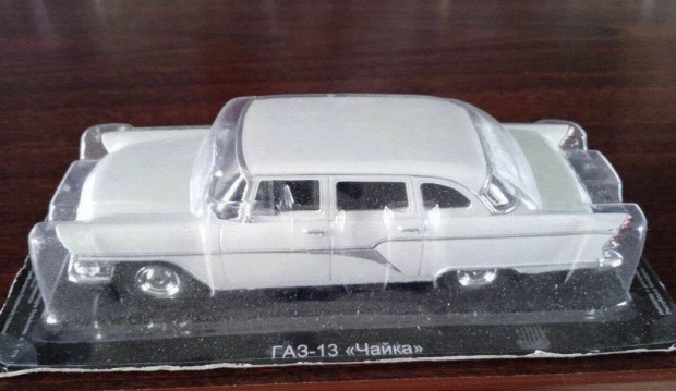 Gaz 13 csajka feher kisauto modell 1/43 Elad