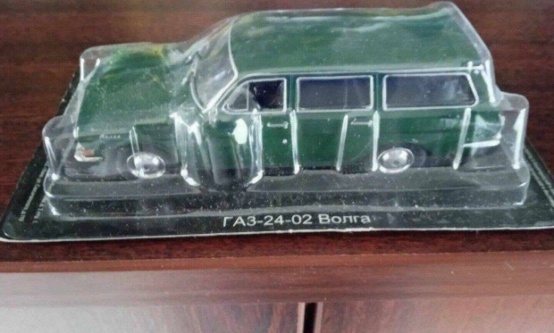 Gaz 24-02 Volga kisauto modell 1/43 Elad