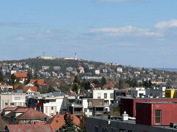 Gazdagr�ti Panel Lak�s