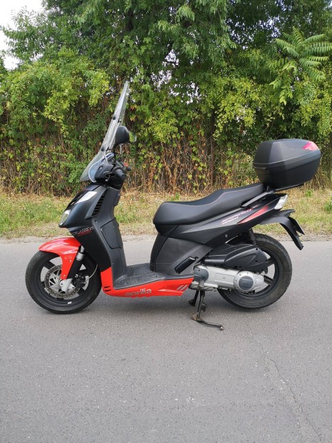 Gazdt cserlne, kitn llapotban lv Sport Cyti robogm