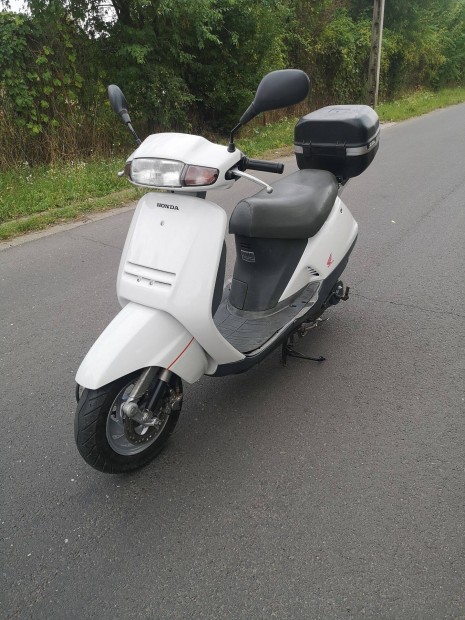Gazdát cserélne, kitűnő állapotban lévő robogóm