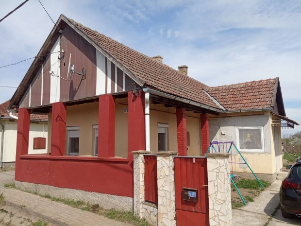 G�berj�n csal�di h�z