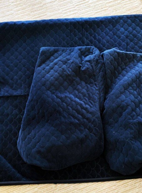 Gedved Jysk fotelhez 2 db kék huzat + ugyanolyan színű ágytakaró