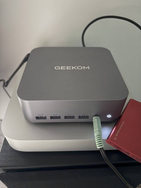 Geekom GT1 Mega AI Mini PC