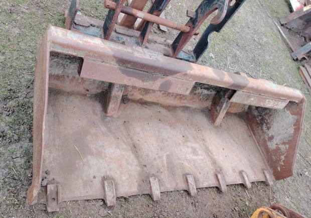 Gehl cs�sz�korm�nyz�s� g�pre adapt�lhat� k�rm�s tol�kan�l