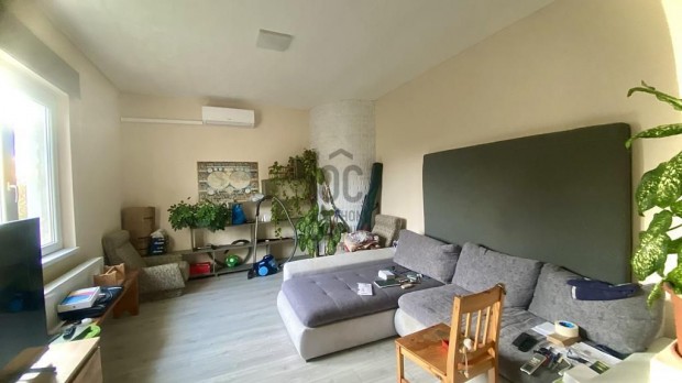 Gell�nh�zai elad� 83 nm-es h�z