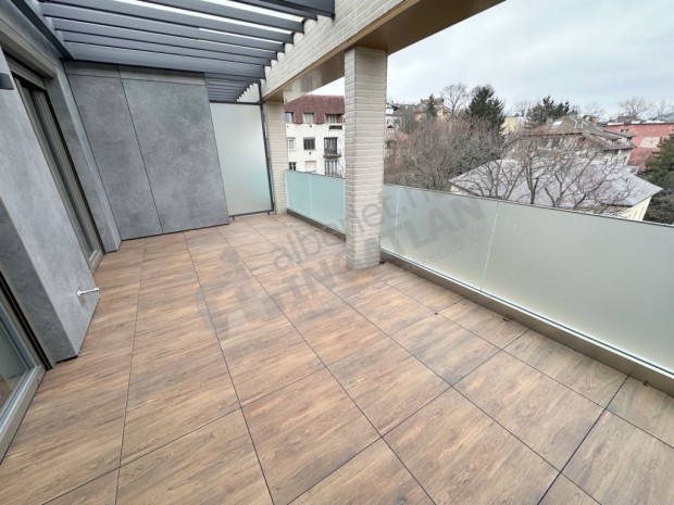 Gell�rthegy utc�ban �j�p�t�s� penthouse