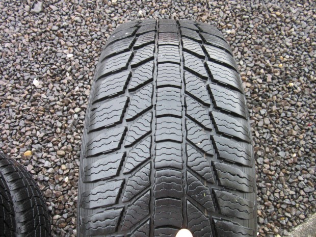 General 225/60 R17 Téli gumi eladó