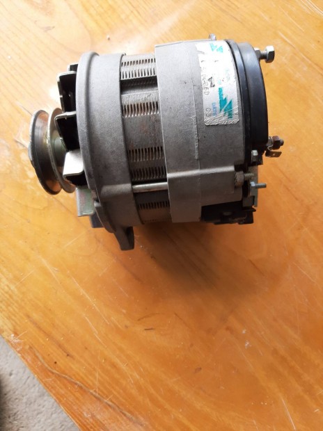 Generátor 12V 50 W eladó
