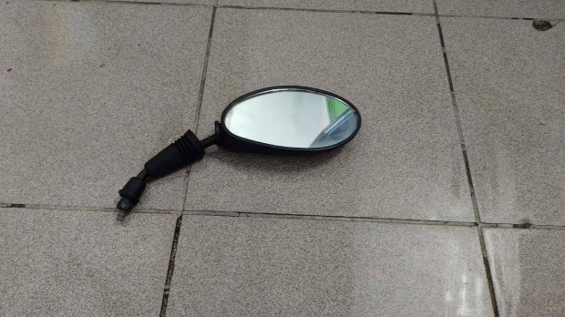 Generic XOR 125 jobb t�k�r