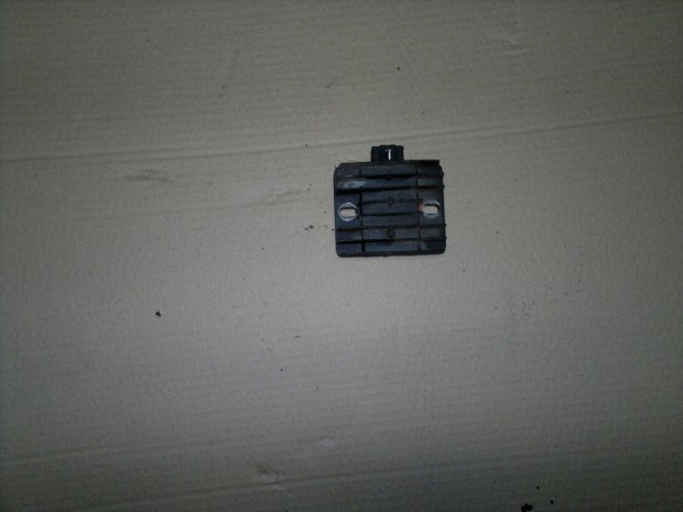 Generic trigger feszltsg szablyozo