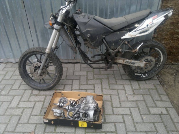 Generic trigger szupermoto ker�kszett