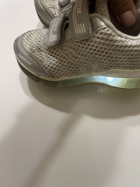 Geox ezüst tornacipő világítós 26-os méret 