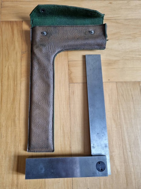 Gépész acél derékszög bőrtokkal 250 mm