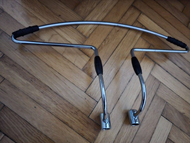 Gépkocsiba öltönytartó, ruhafogas