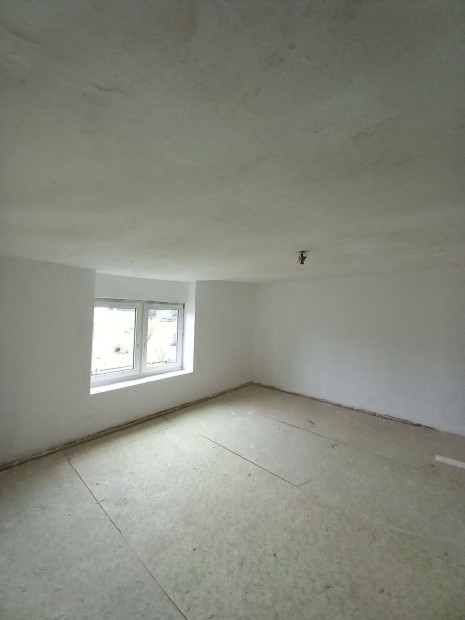 Gerd�n csal�di h�z elad�!