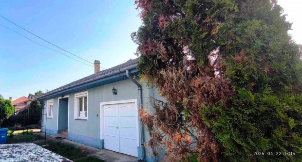 Gerébytelepen 120 m2 nappali +2 szobás családi ház kiadó garázzsal