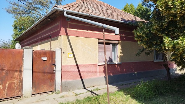 Gerend�son nappali+2 szob�s csal�di h�z elad�