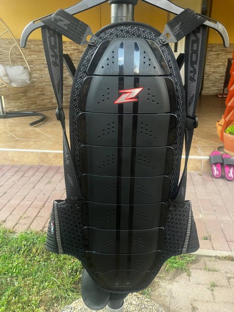 Gerincvédő Zandona Shield Evo X9 fekete
