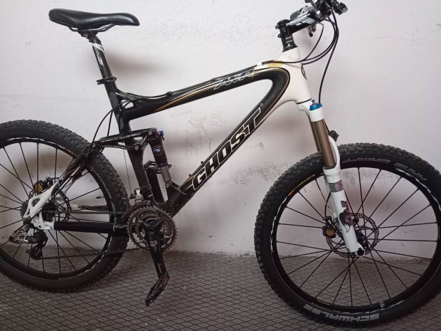 Ghost amr+9000 carbon trail kerekpar