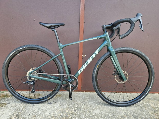 Giant Revolt 2 Gravel 2022-23. M. r alatt 