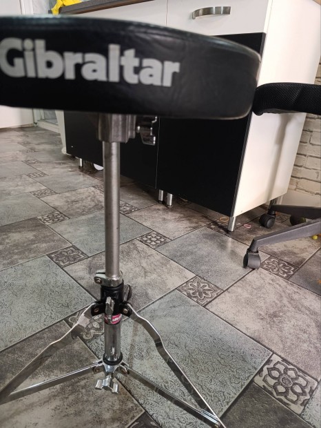 Giblartar dobszek