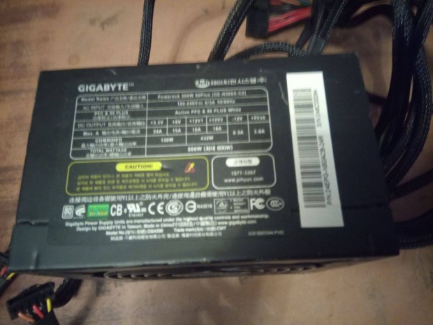 Gigabyte 500 W-os PC tpegysg