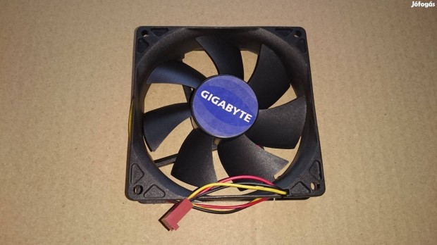 Gigabyte 92 x 92 x 25mm ventiltor 12V DC