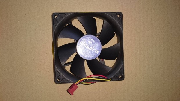 Gigabyte 92mm x 92 x 92 x 25mm ventiltor 12V DC