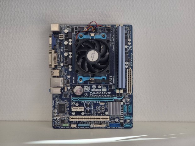 Gigabyte A75M-DS2 AMD FM1 alaplap + A8-3870k 4 magos processzor