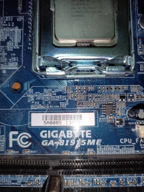 Gigabyte GA-8I915ME alaplap Intel Celeron 2,8ghz procival