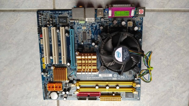 Gigabyte GA-945Gzm+E2160 elad