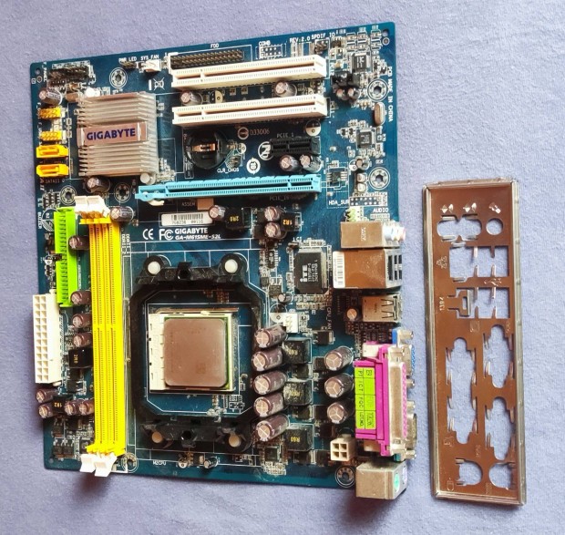 Gigabyte GA-M61SME-S2L (rev. 2.0) + AMD Athlon X2 5600+ 2x2.9GHz + 2x1
