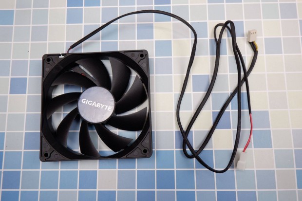 Gigabyte szmtgphz ht ventiltor 120x120x25 3PIN 80cm kbel