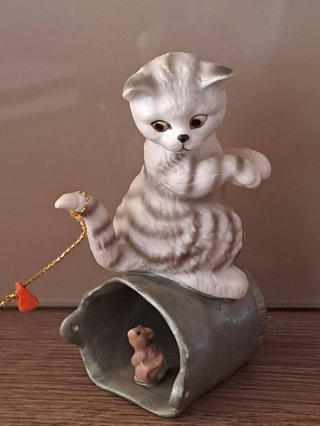 Gilde porceln cica figura, dsztrgy