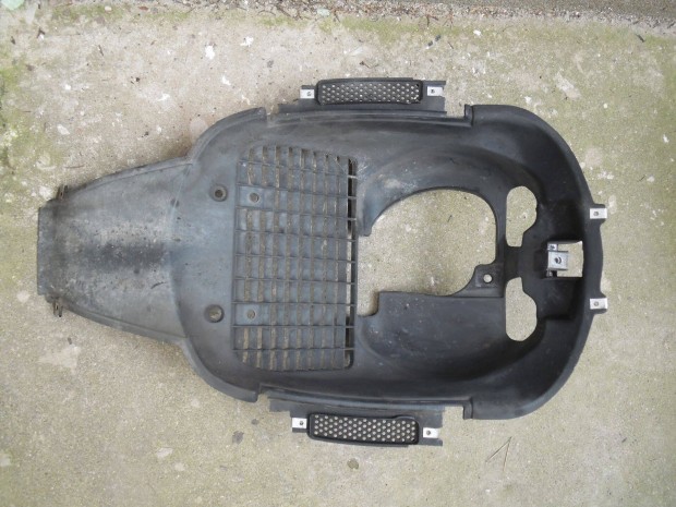 Gilera Runner 50 hűtő előtti idom