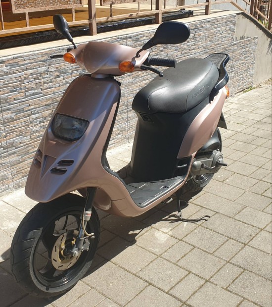 Gileta Typhoon robog