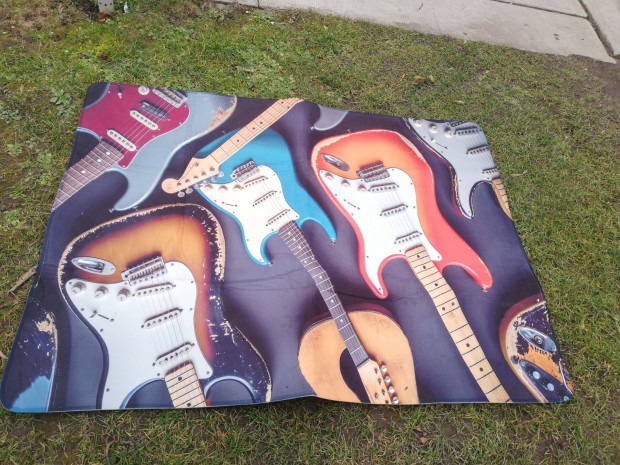 Git�r, git�ros sz�nyeg 4000 forint�rt elad�