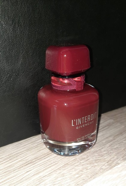 Givenchy L' interdit Rouge Ultime edp ni illat