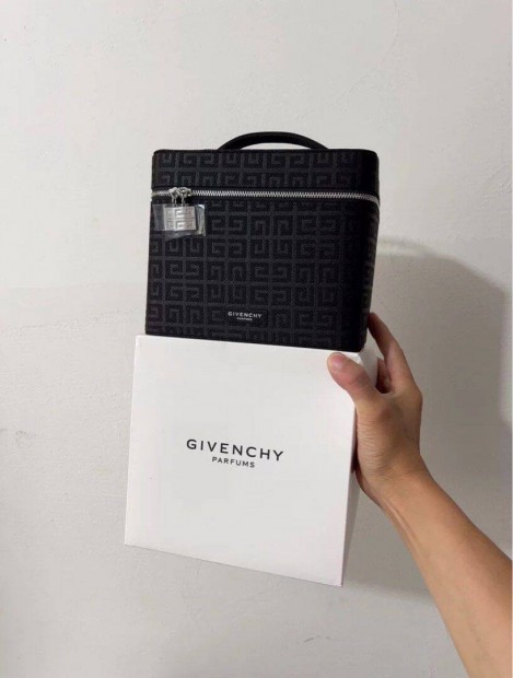 Givenchy nagy sminktrol case